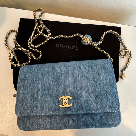 Chanel 22C Pearl Crush WOC in Denim - Picture 4 of 6